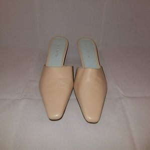 Liz Claiborne Nude Kitten Heels Mules Pumps 7.5